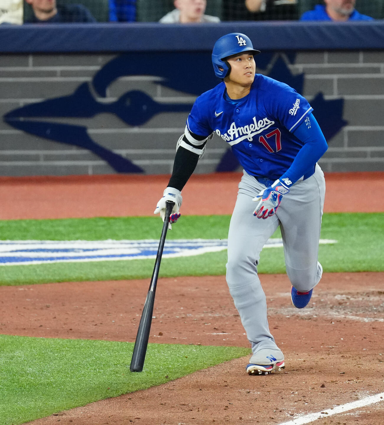 ブルージェイズ対ドジャース　6回表ドジャース無死、ソロ本塁打を放つ大谷（撮影・垰建太）