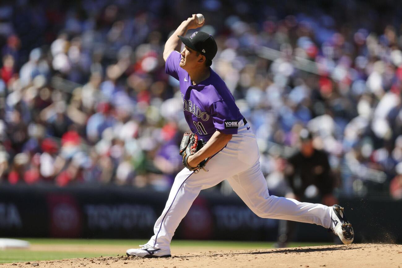 フィリーズ戦に先発し、6回1失点で今季初勝利を挙げたロッキーズ・菅野（ゲッティ＝共同）