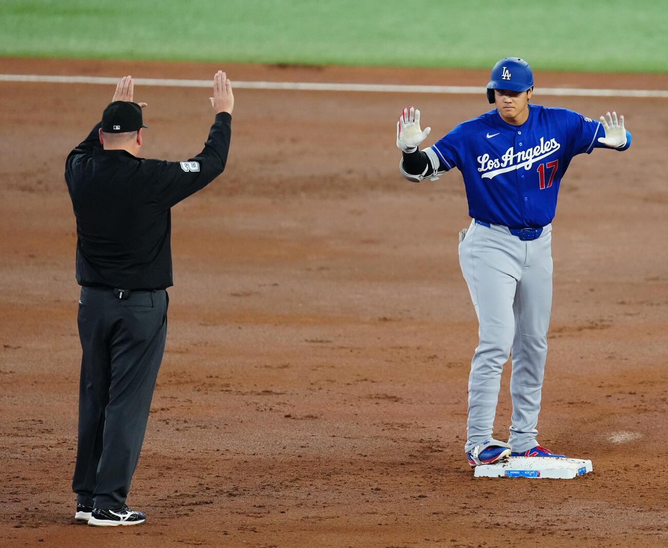 ブルージェイズ対ドジャース　3回表ドジャース無死、ボテボテのゴロと相手失策から二塁まで進む大谷（撮影・垰建太）