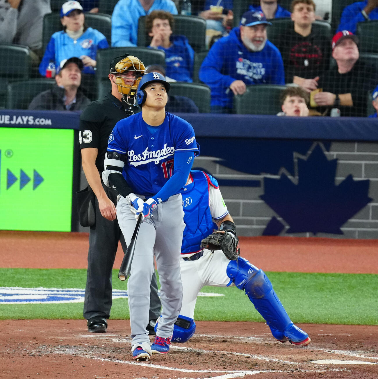 ブルージェイズ対ドジャース　4回表ドジャース無死一、二塁、中飛に倒れる大谷（撮影・垰建太）