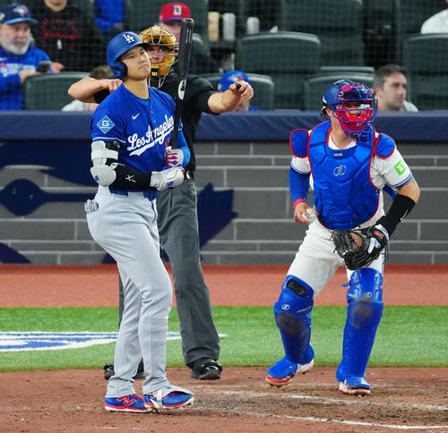 ブルージェイズ対ドジャース 7回表ドジャース無死一塁、見逃しの三振に倒れる大谷(撮影・垰建太)
