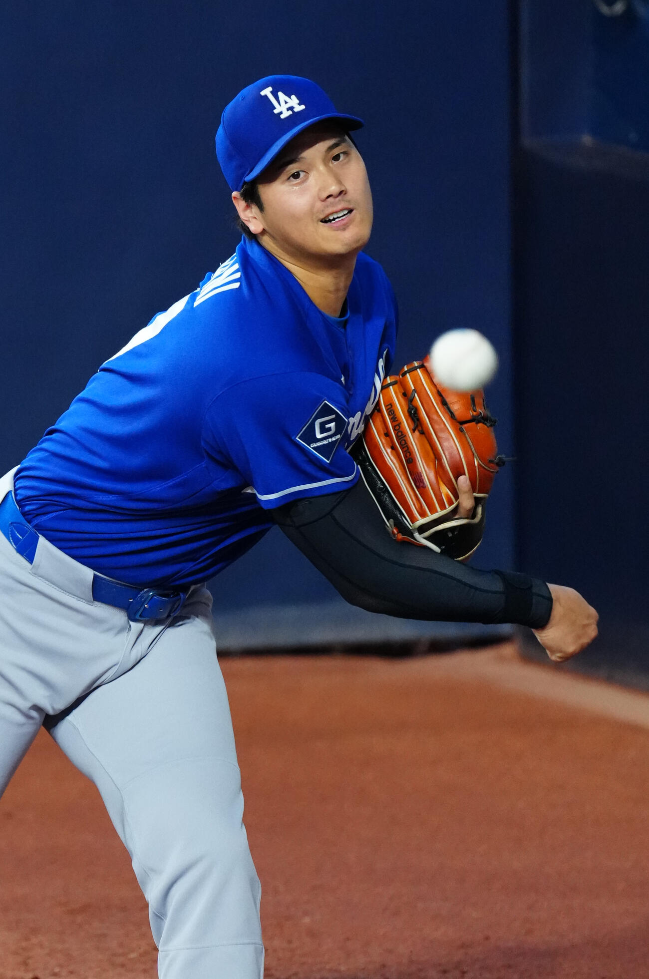 ブルージェイズ対ドジャース　試合前、ブルペンで投球練習するドジャース大谷（撮影・垰建太）