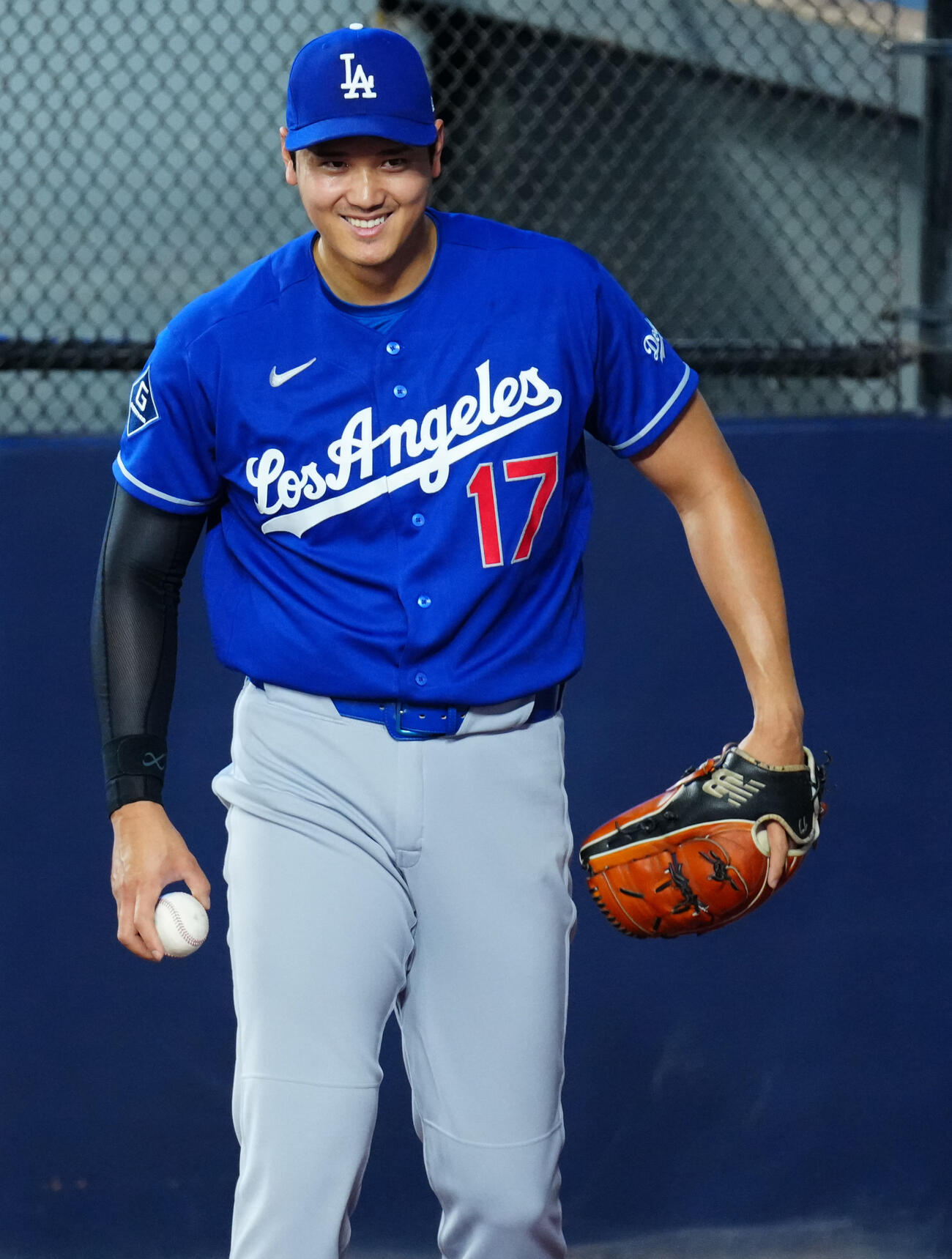 ブルージェイズ対ドジャース　試合前、ブルペンで投球練習するドジャース大谷（撮影・垰建太）