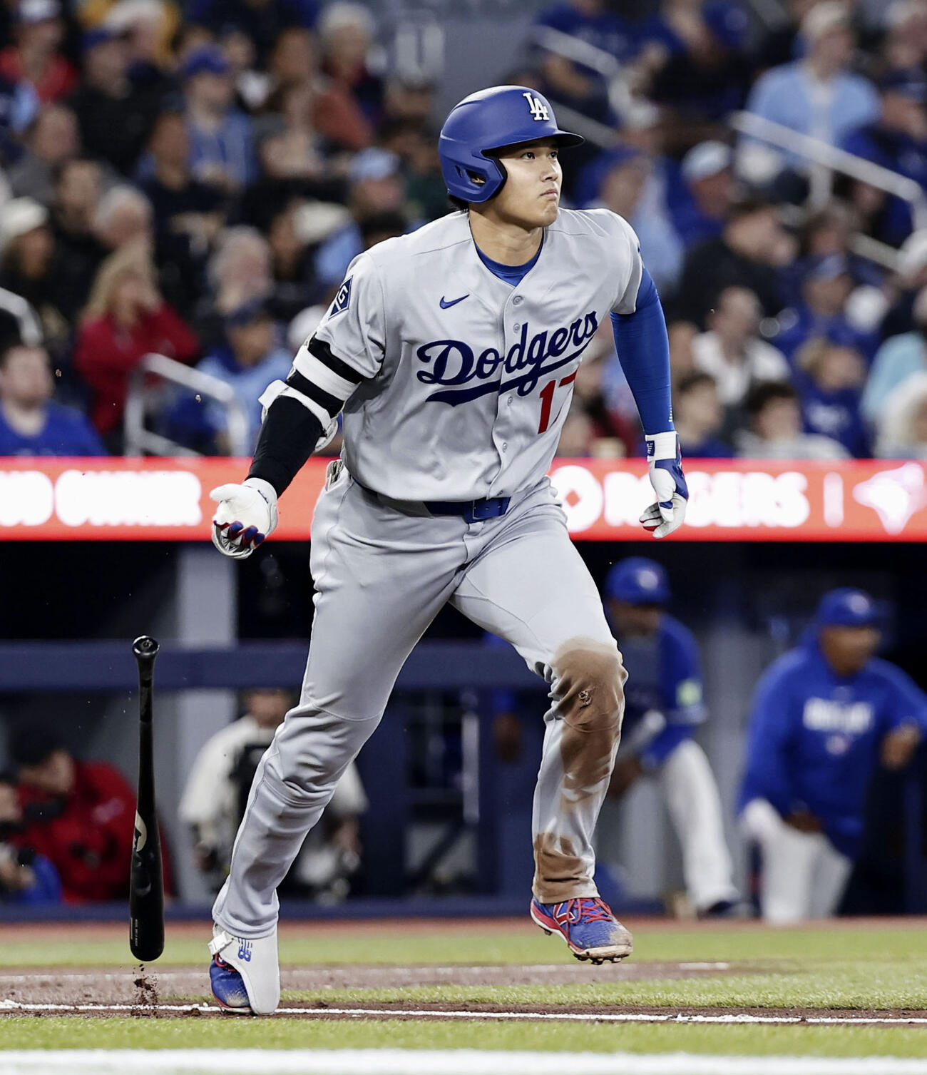 ブルージェイズ戦の3回、先制打を放つドジャース・大谷＝トロント（共同）