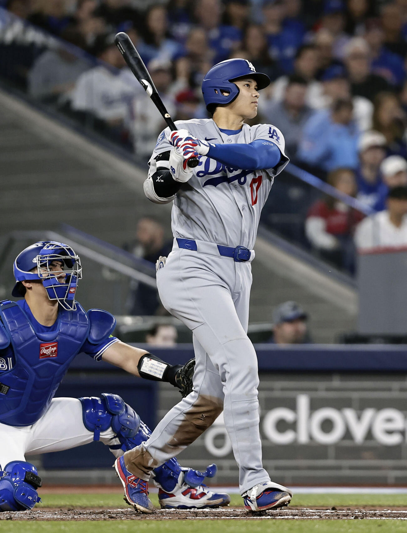 ブルージェイズ戦の3回、先制打を放つドジャース・大谷＝トロント（共同）