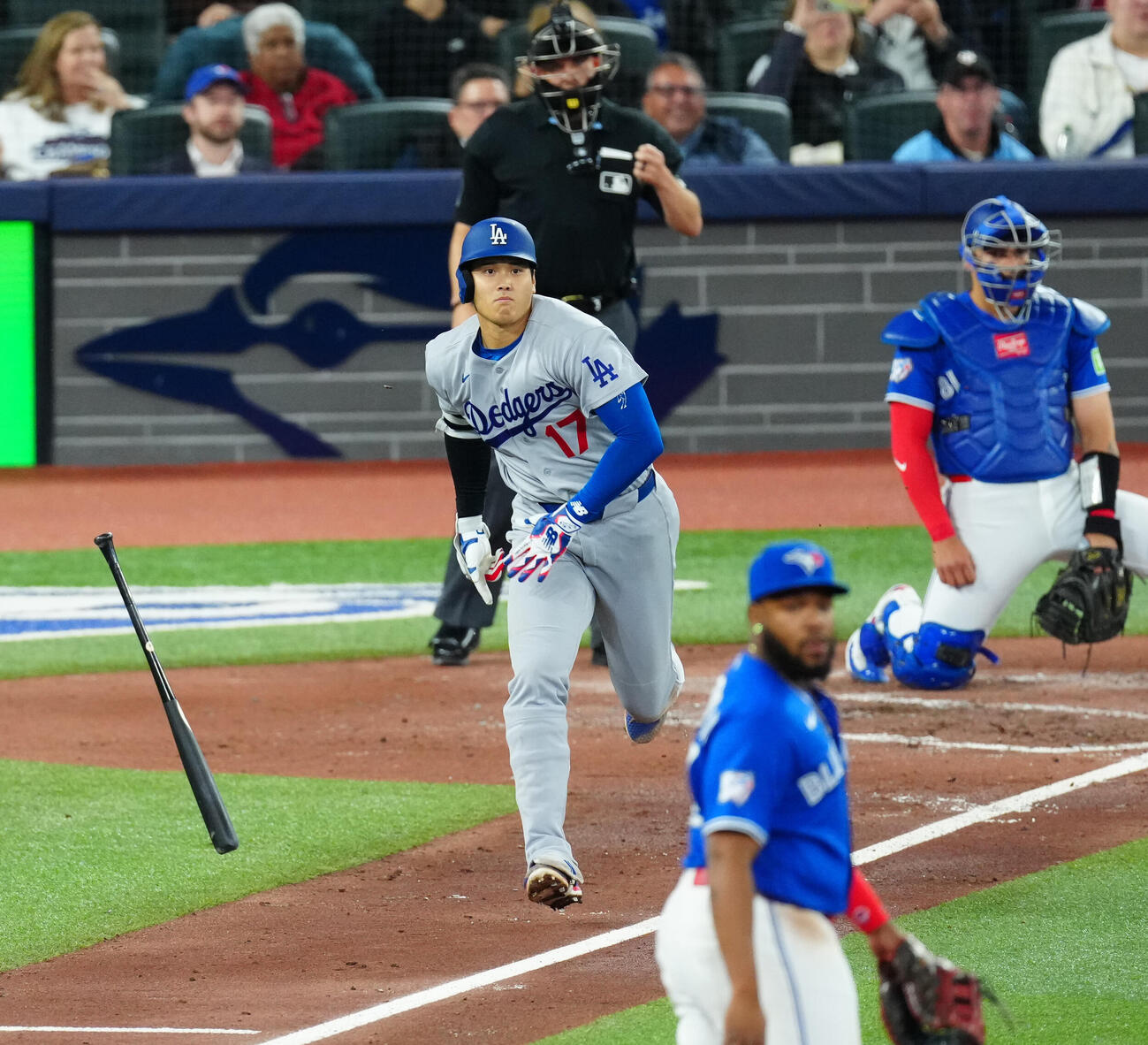 ブルージェイズ対ドジャース　3回表ドジャース無死一、三塁、適時二塁打を放つ大谷（撮影・垰建太）