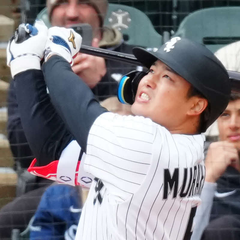 振り切るホワイトソックス村上宗隆（2026年4月撮影）