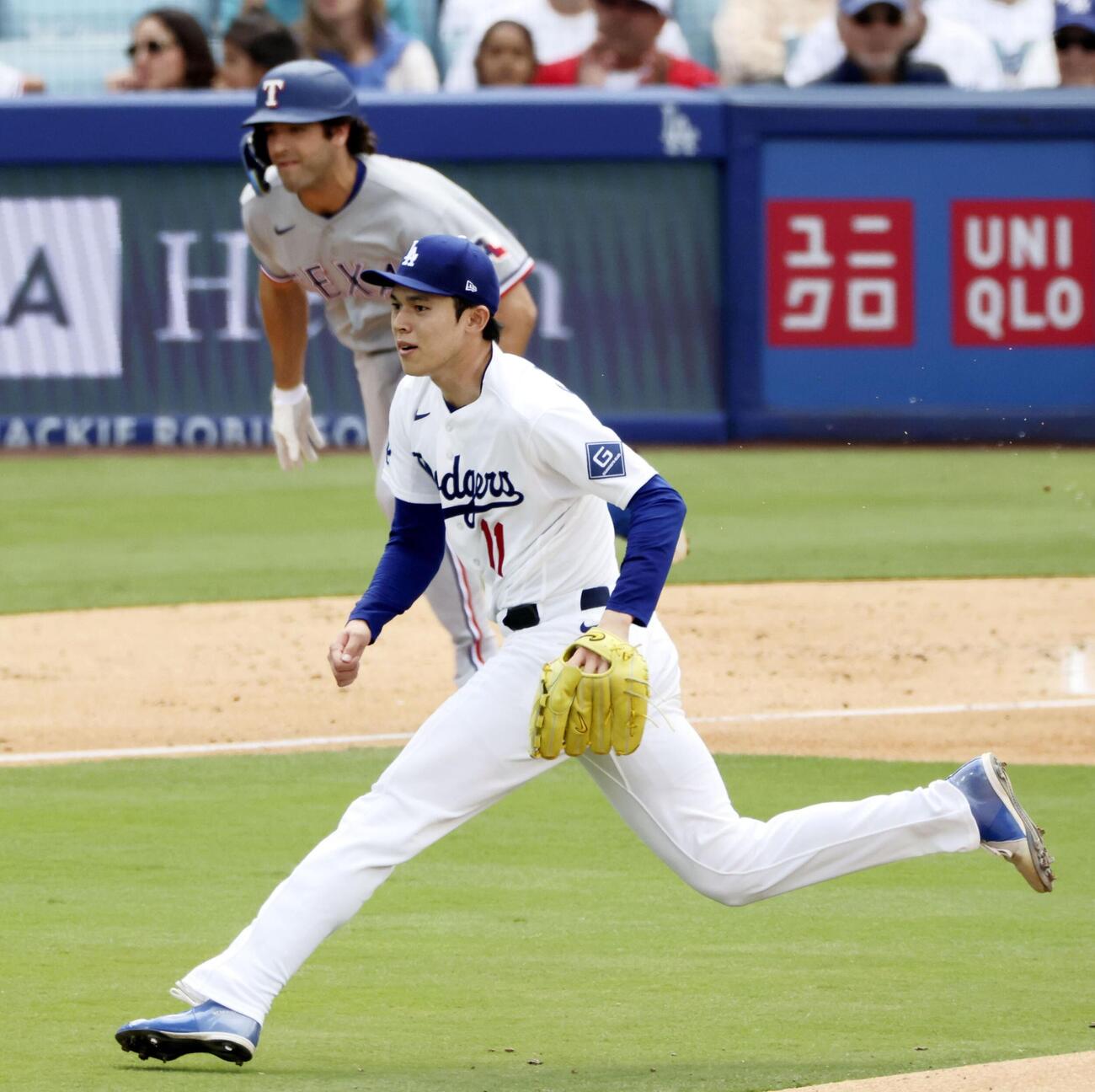 レンジャーズ戦の3回、スミスに適時打を打たれたドジャース・佐々木＝ロサンゼルス（共同）