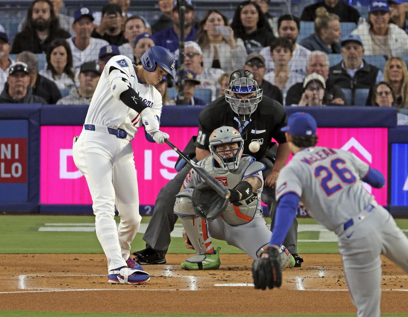 メッツ戦の1回、左飛に倒れるドジャース・大谷。投手マクリーン＝ロサンゼルス（共同）