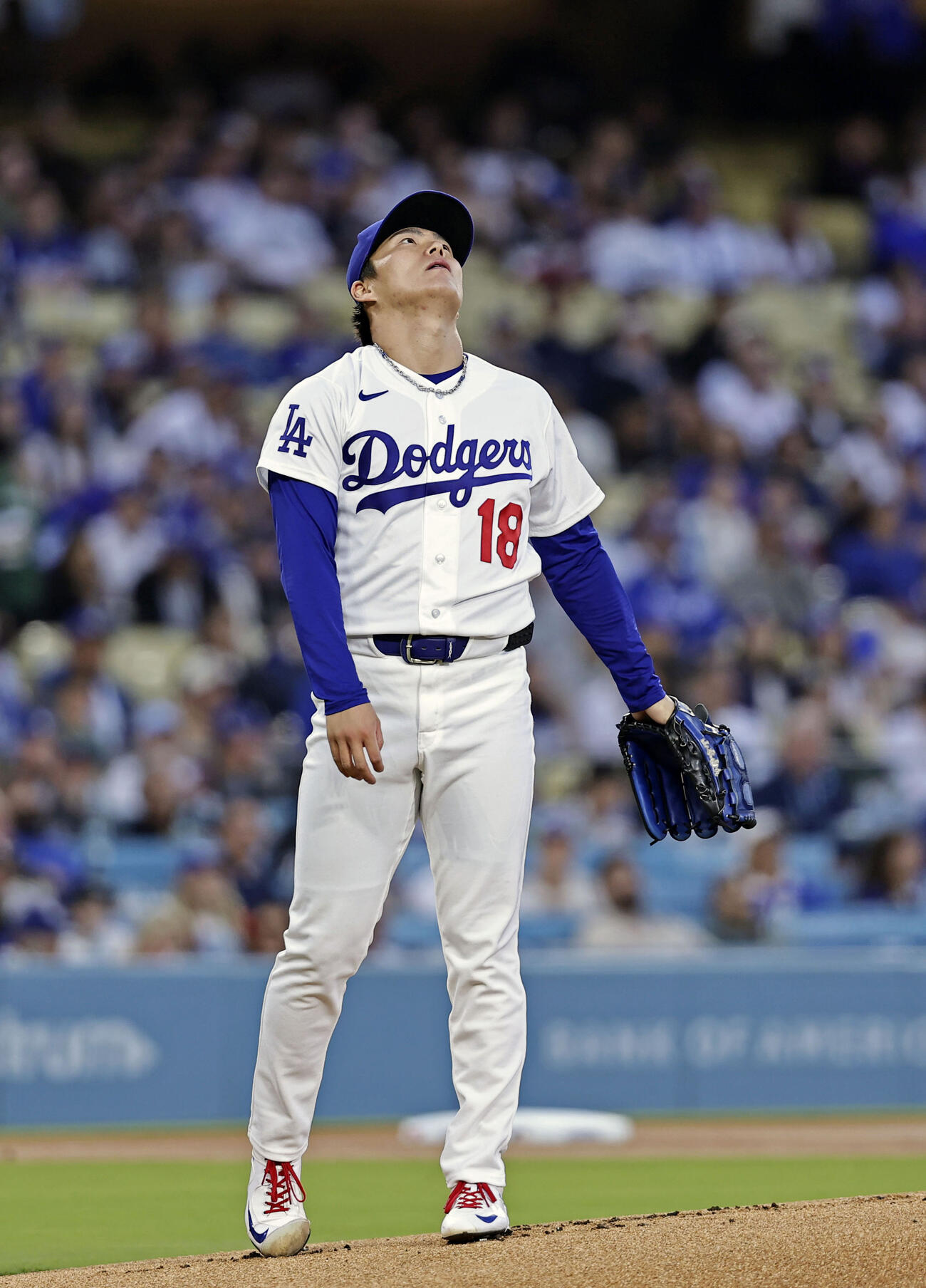 メッツ戦の1回、リンドアに先頭打者本塁打を浴びたドジャース山本（共同）