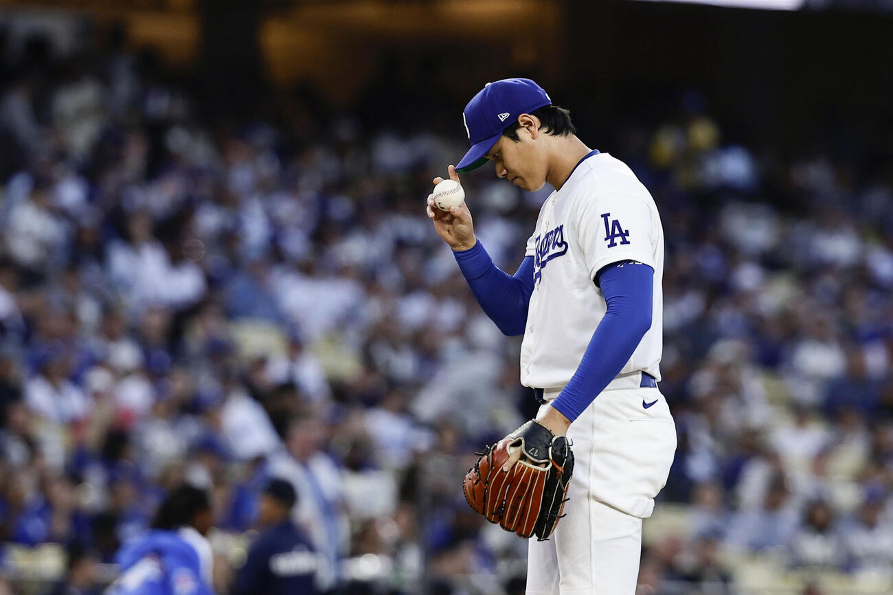 メッツ戦に臨むドジャースの先発大谷。打者としては先発メンバーから外れ、5年ぶりに投手専念での出場となった＝ロサンゼルス（共同）