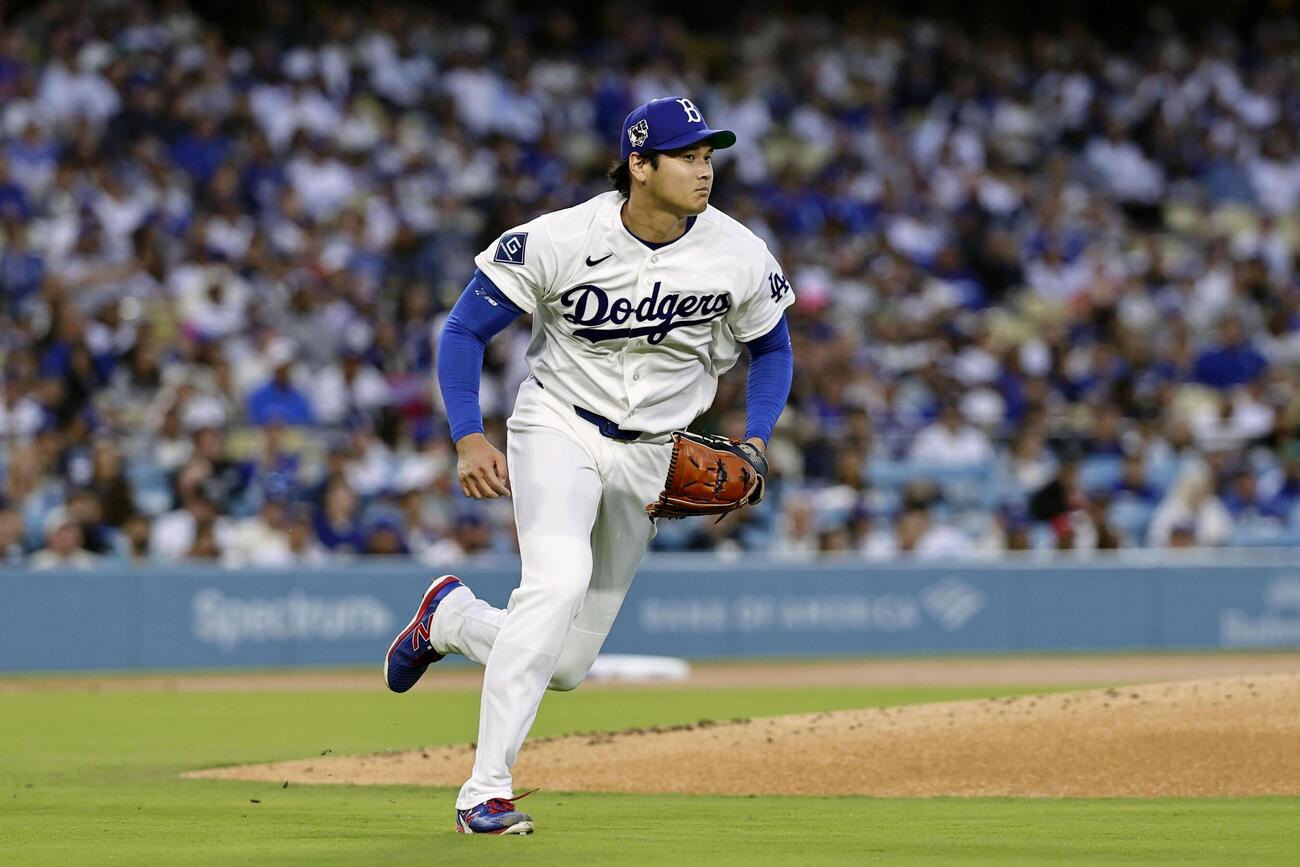 メッツ戦の1回、ベイティの一ゴロでベースカバーに入るドジャース大谷（共同）