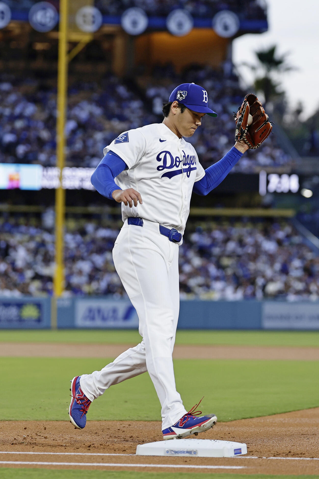 メッツ戦の1回、ベイティの一ゴロでベースカバーに入るドジャース大谷（共同）