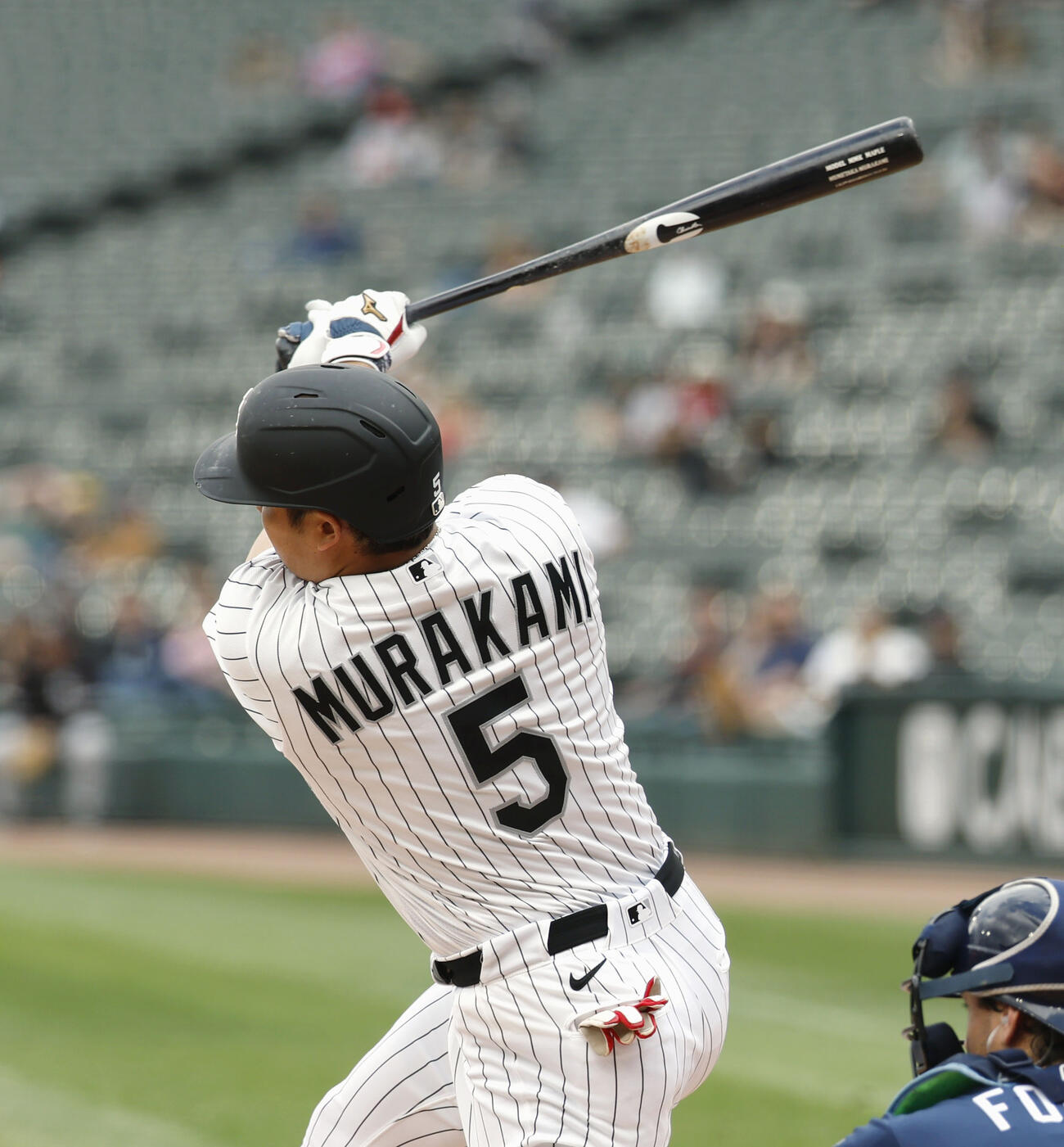 レイズ戦の3回、空振り三振に倒れるホワイトソックス村上（共同）