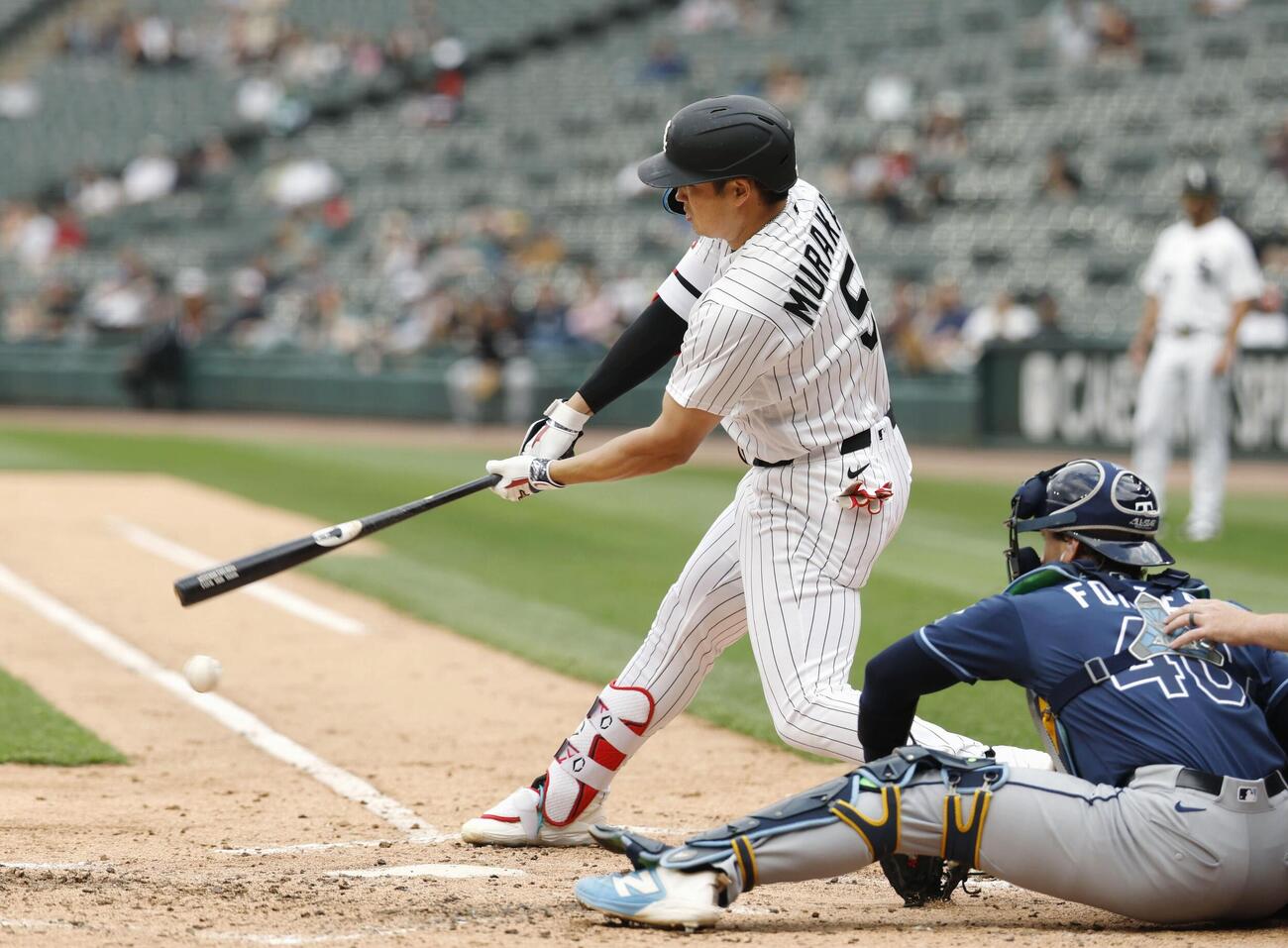 レイズ戦の3回、空振り三振に倒れるホワイトソックス村上（共同）