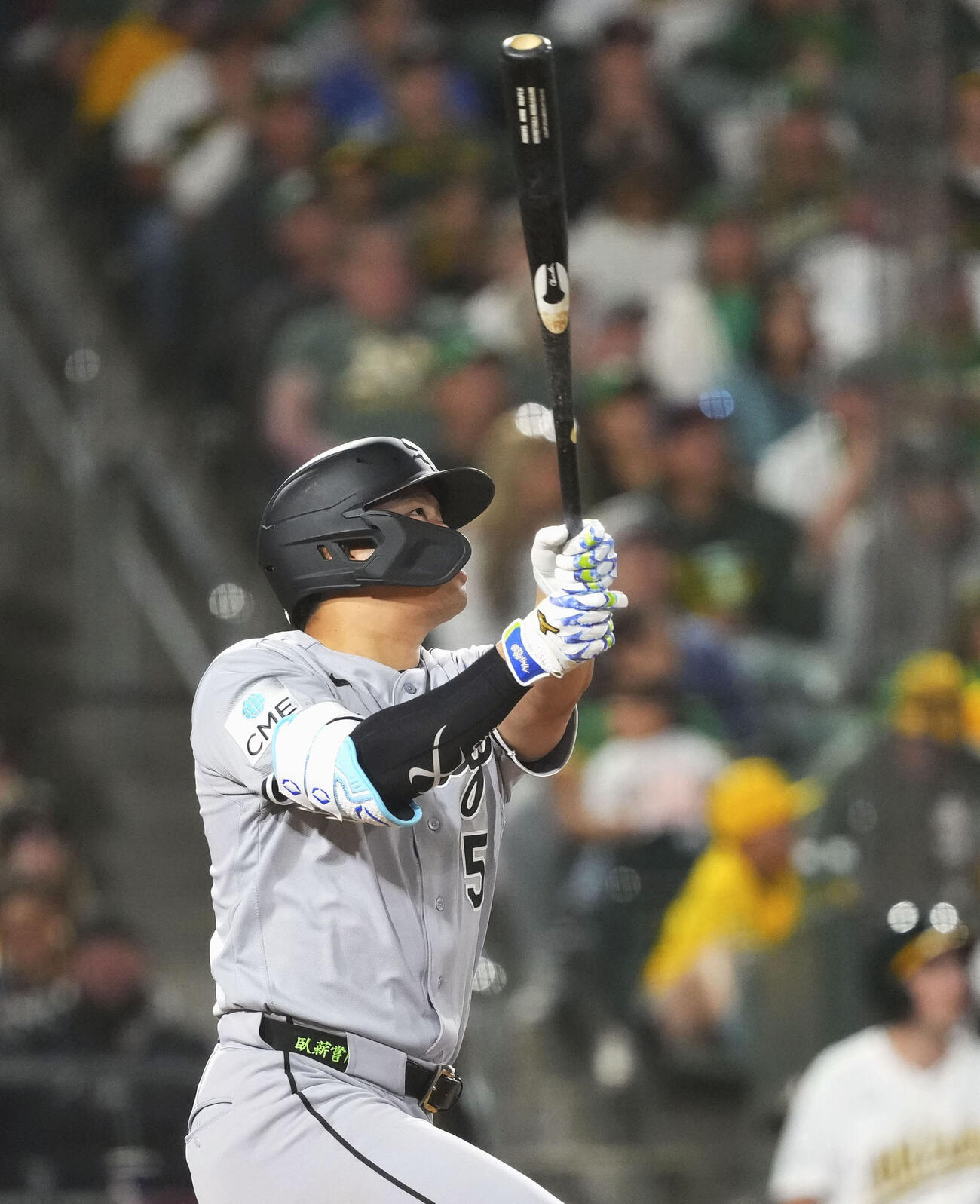 アスレチックス戦の7回、メジャー移籍後初の満塁本塁打を放つホワイトソックス・村上（共同）