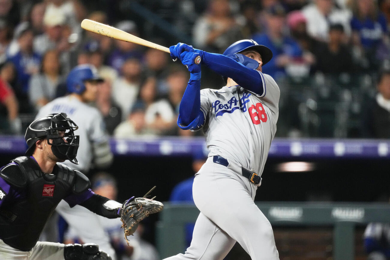 ロッキーズ戦9回に本塁打を放つドジャースのダルトン・ラッシング（AP）