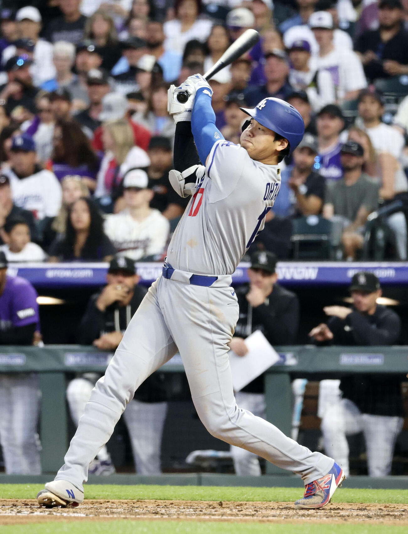 ロッキーズ戦の4回、二ゴロに倒れたドジャース大谷（共同）