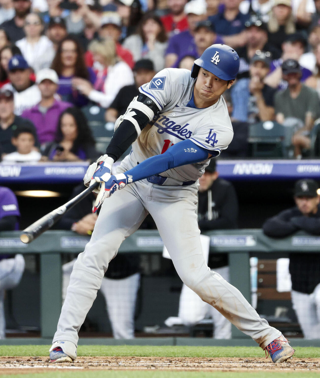 ロッキーズ戦の3回、右前打を放つドジャース・大谷＝デンバー（共同）