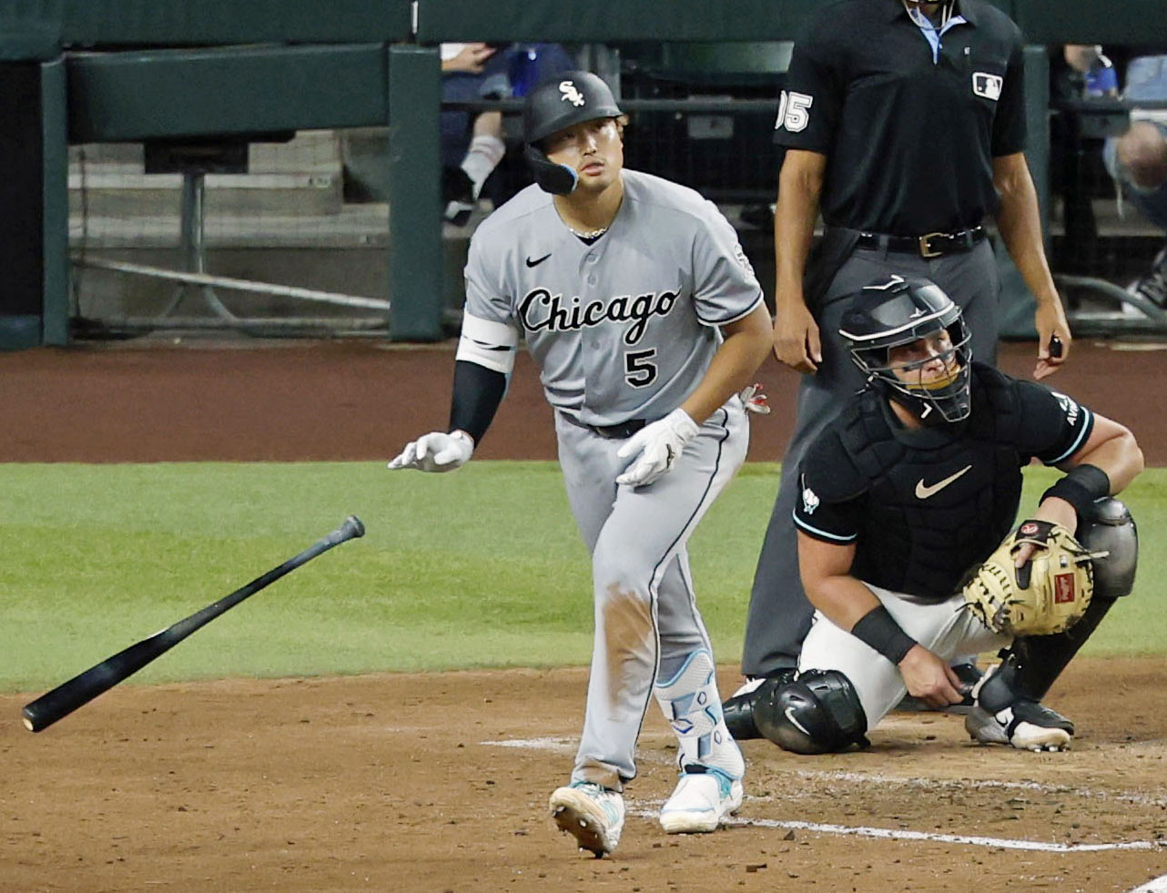 米大リーグ、ダイヤモンドバックス戦の7回、5試合連続本塁打となる10号2ランを放ったホワイトソックス村上宗隆。日本勢歴代最速の24試合目でシーズン10号に到達した（共同）