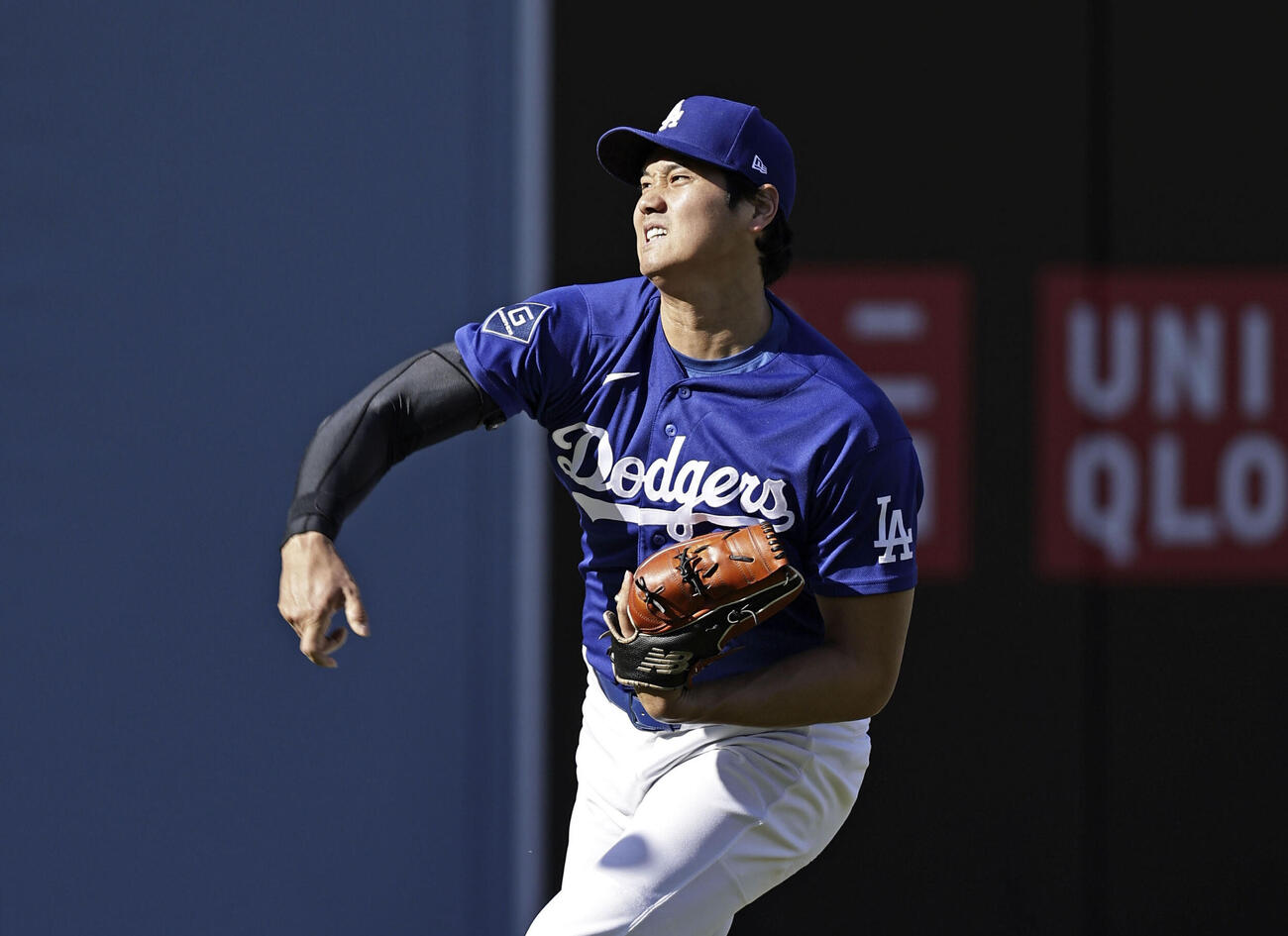 キャッチボールするドジャース大谷＝ロサンゼルス（共同）