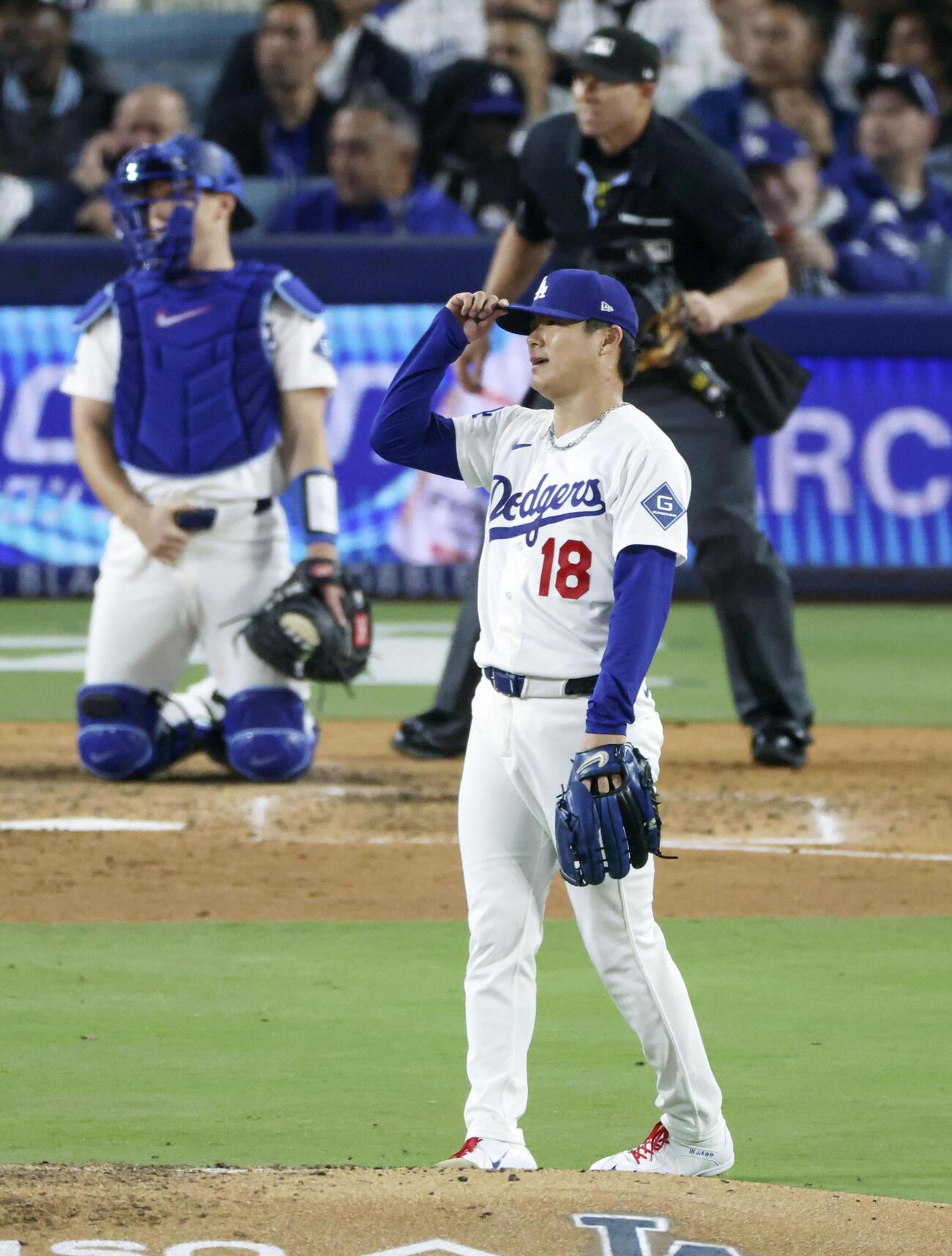 マーリンズ戦の5回、ヒックスに3ランを浴びたドジャース・山本（共同）