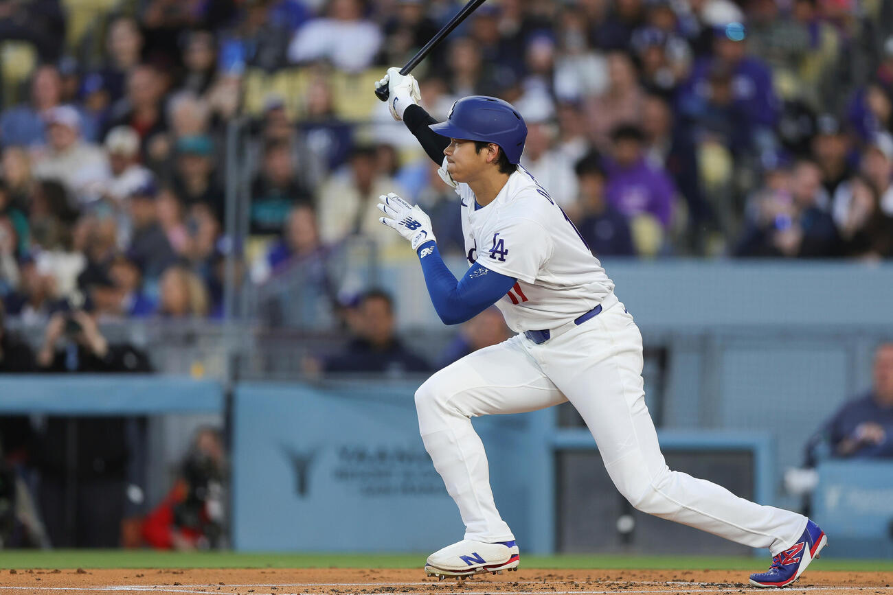 マーリンズ戦1回、右前安打を放つドジャース大谷翔平（AP）