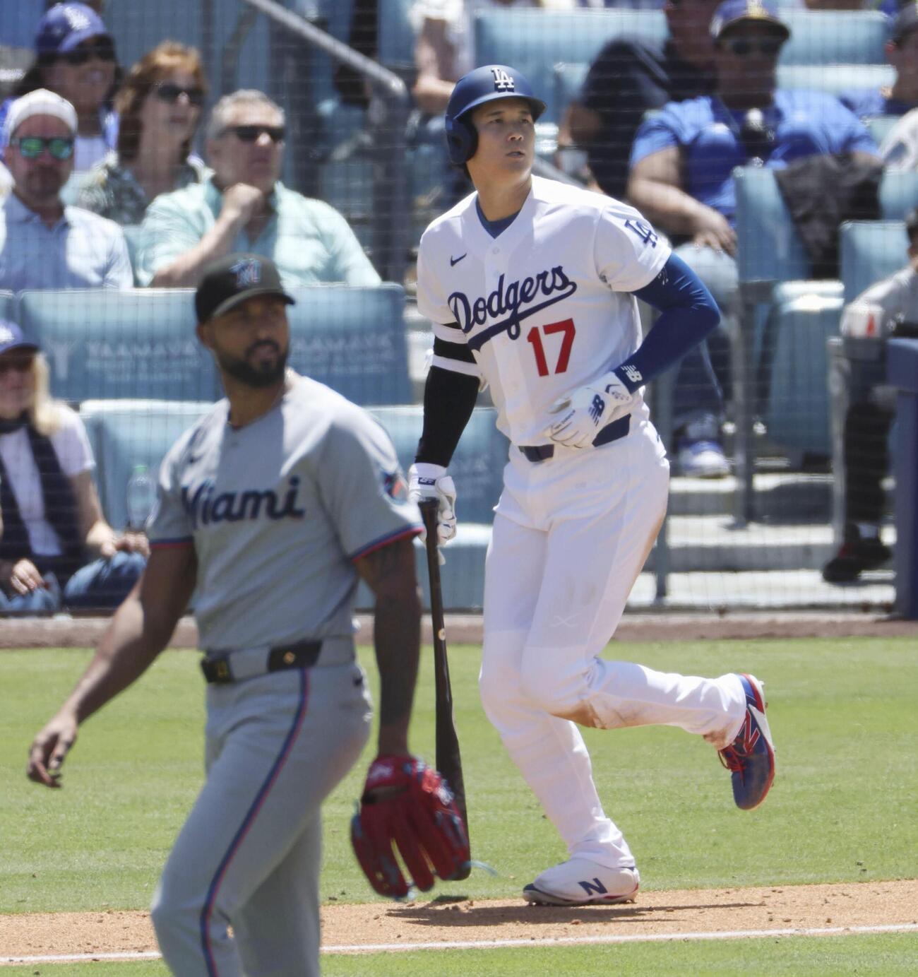 マーリンズ戦の5回、左飛に倒れたドジャース・大谷。投手アルカンタラ＝ロサンゼルス（共同）