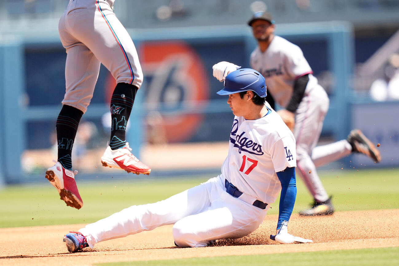 3回、二盗を決めるドジャース大谷(AP)