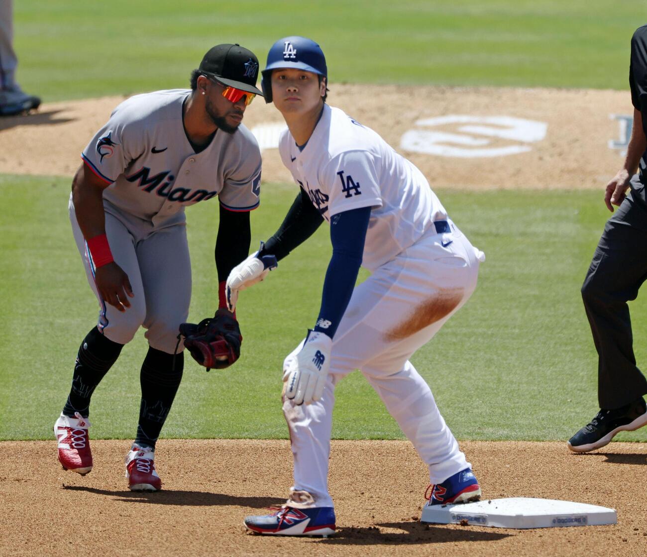 マーリンズ戦の3回、二盗を決めたドジャース・大谷＝ロサンゼルス（共同）