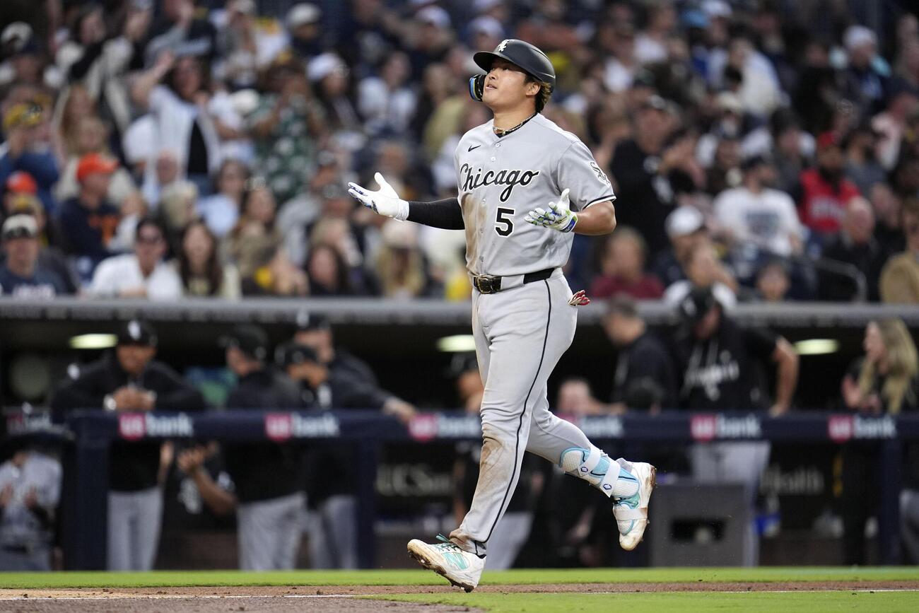 パドレス戦の2回、13号3ランを放ったホワイトソックス・村上＝サンディエゴ（AP＝共同）
