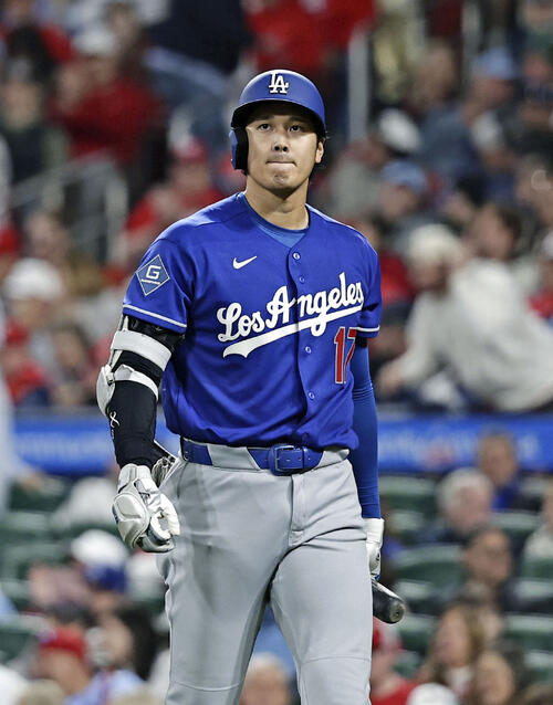 カージナルス戦の8回、空振り三振に倒れたドジャース大谷＝セントルイス（共同）