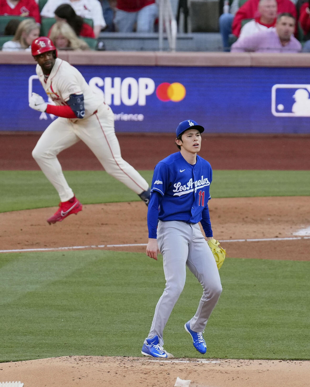 カージナルス戦の3回、ウォーカーに2ランを浴びたドジャース佐々木＝セントルイス（共同）