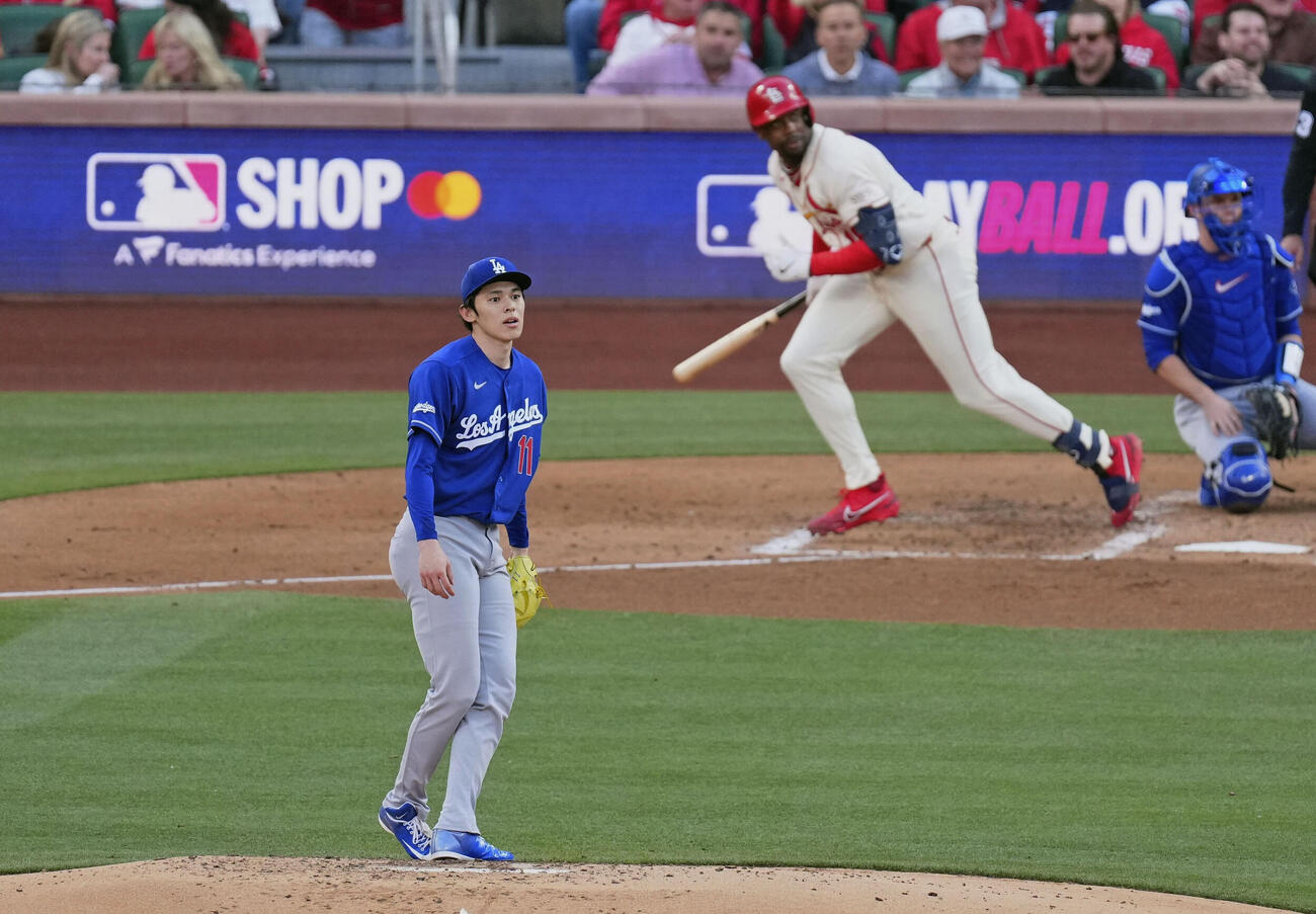 カージナルス戦の3回、ウォーカーに2ランを浴びたドジャース佐々木＝セントルイス（共同）