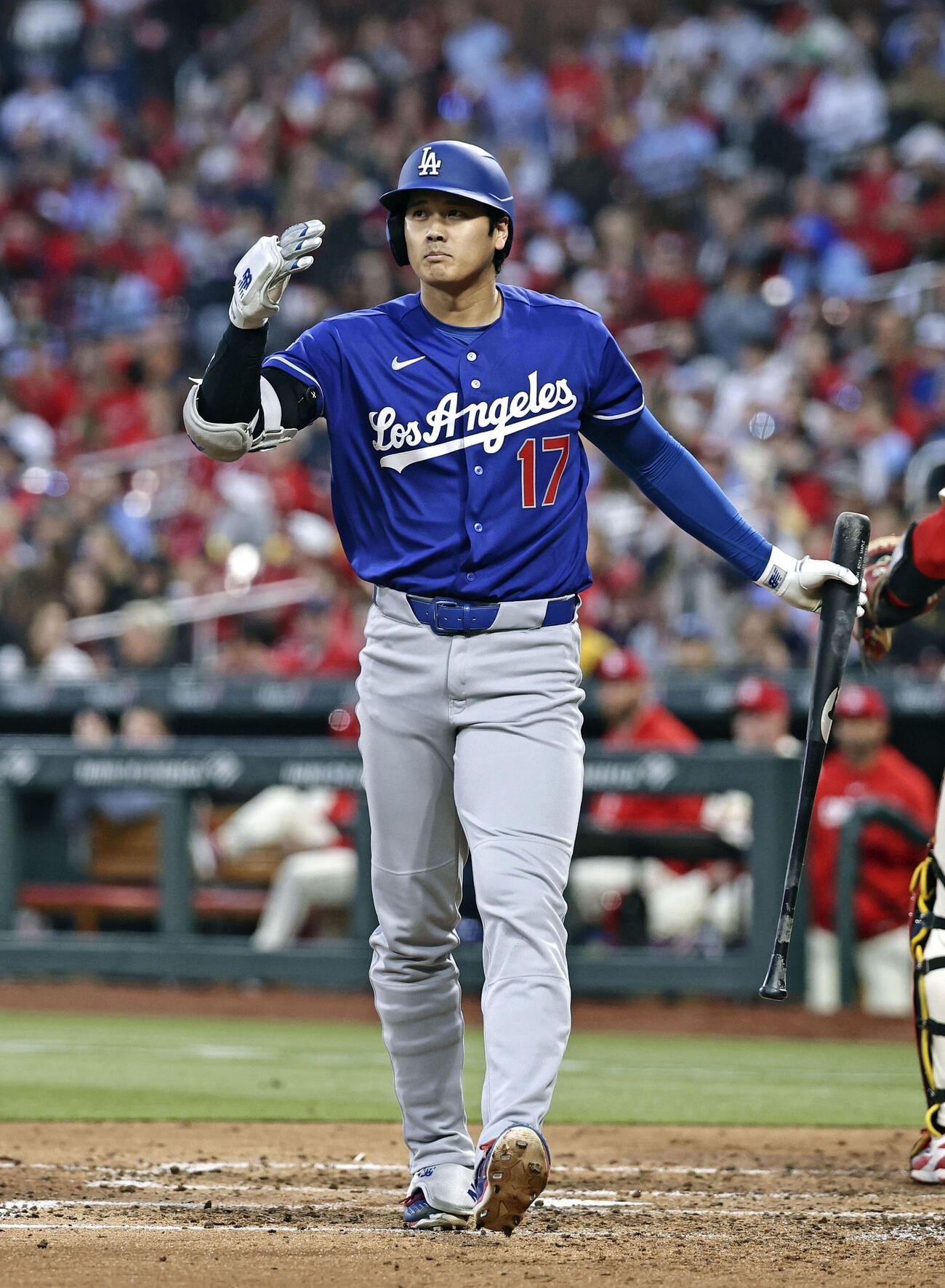 カージナルス戦の6回、空振り三振に倒れたドジャース・大谷＝セントルイス（共同）