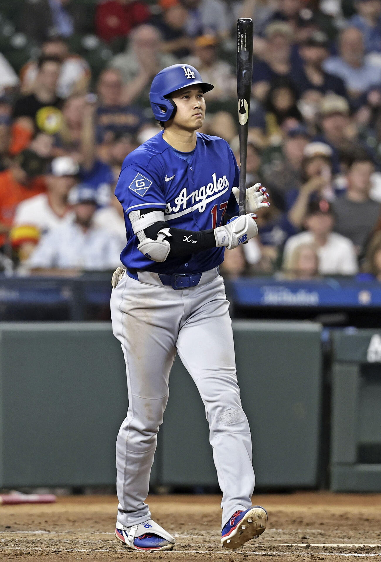 アストロズ戦の5回、四球を選ぶドジャース大谷＝ヒューストン（共同）