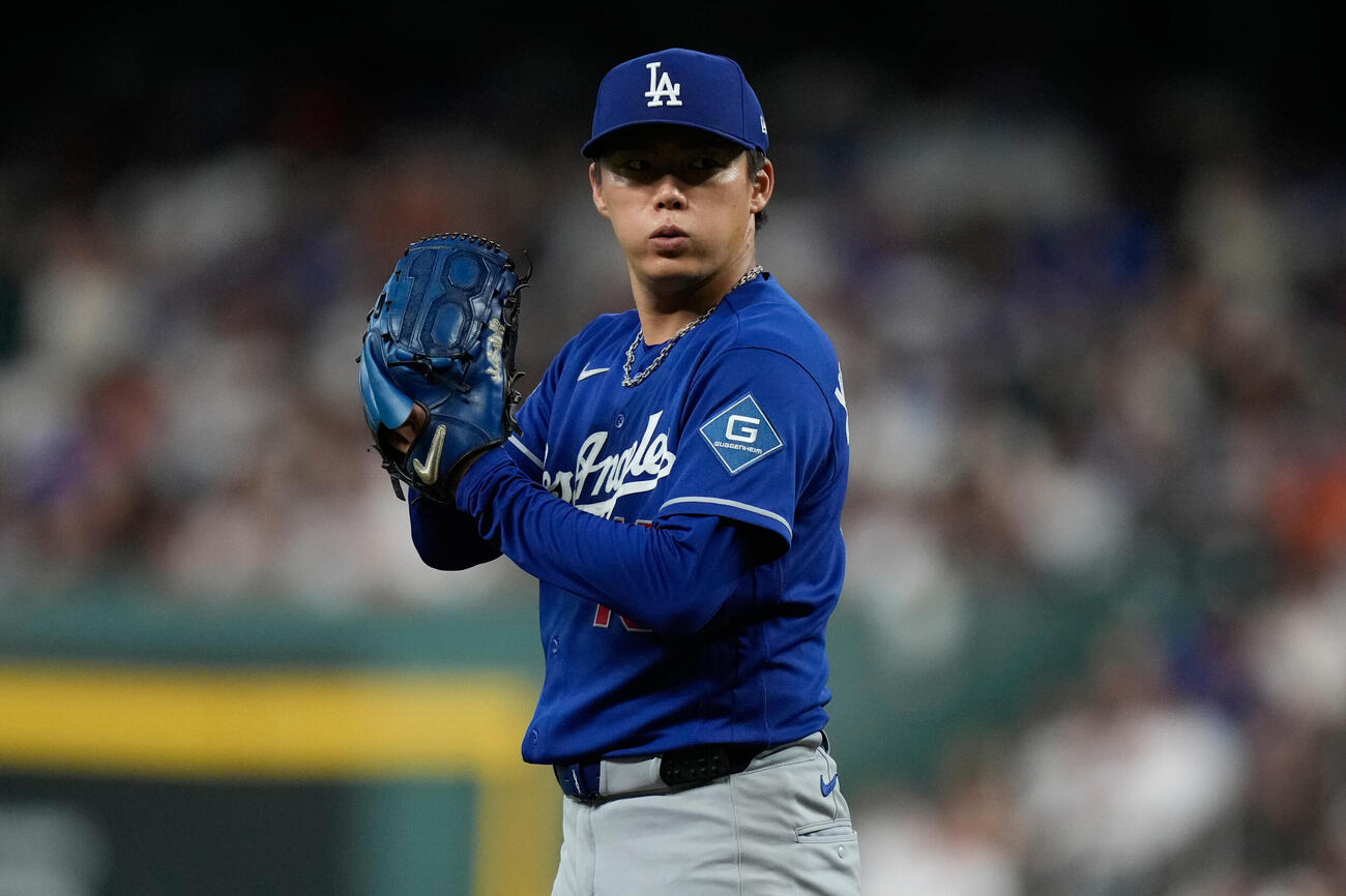 アストロズ戦で力投するドジャース山本由伸（AP）