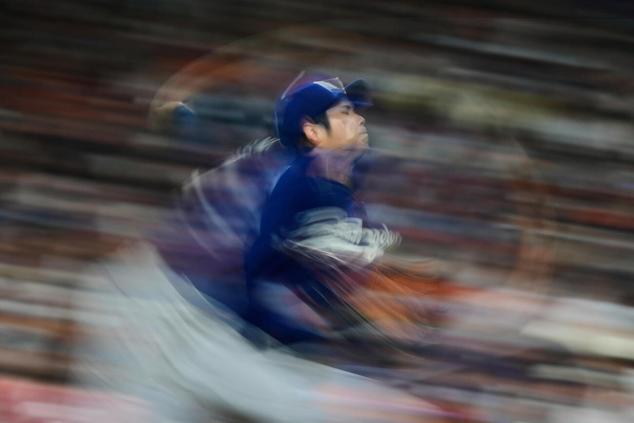 アストロズ戦の3回、ピッチングするドジャース大谷翔平（AP）