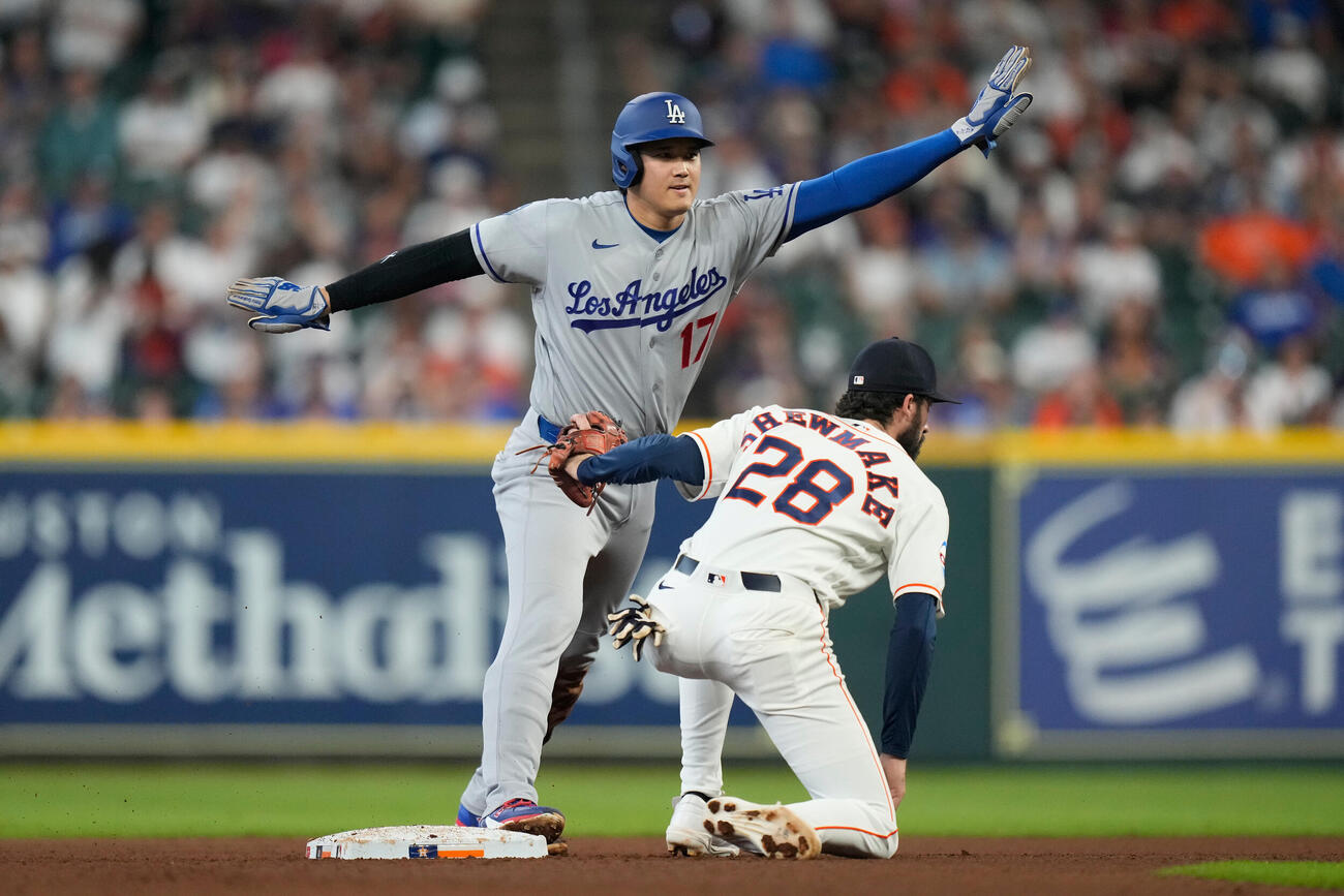 4回、今季5個目の二盗を決めたドジャース大谷(AP)