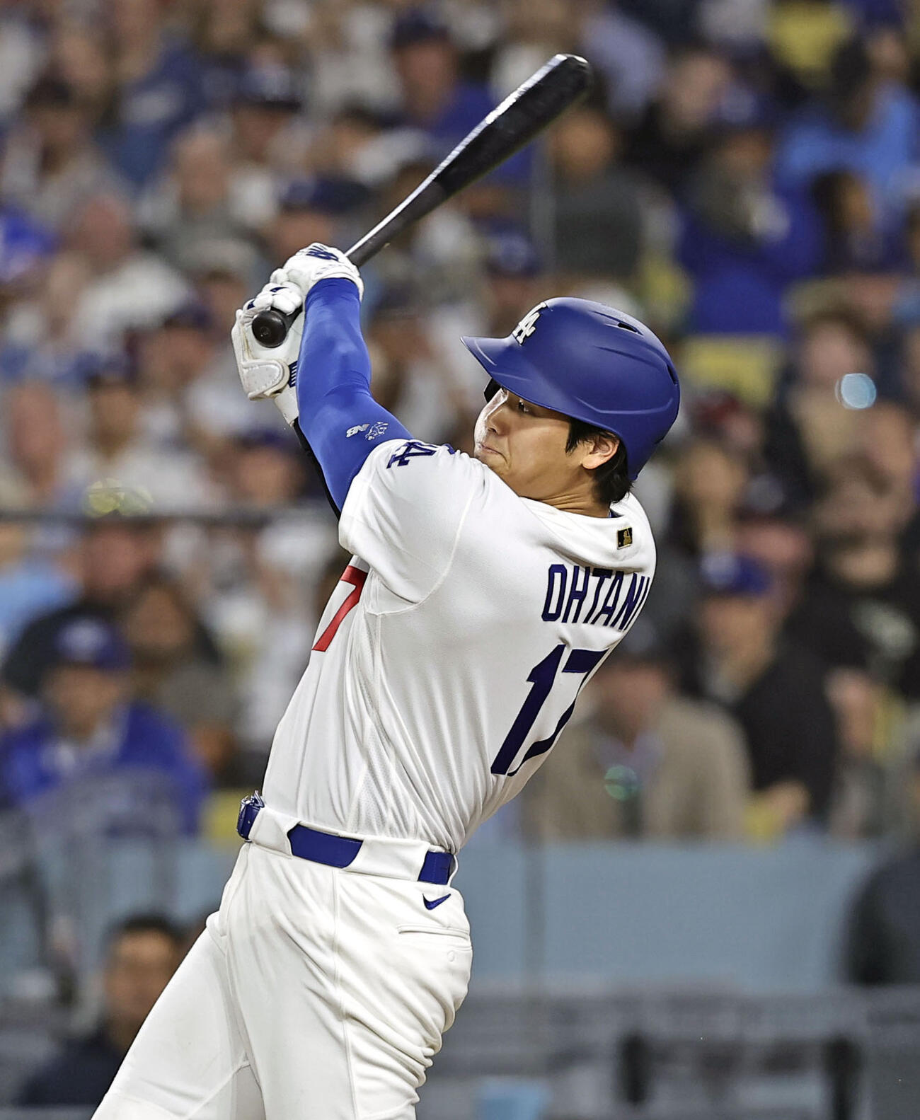 ブレーブス戦の5回、右前適時打を放つドジャース・大谷＝ロサンゼルス（共同）