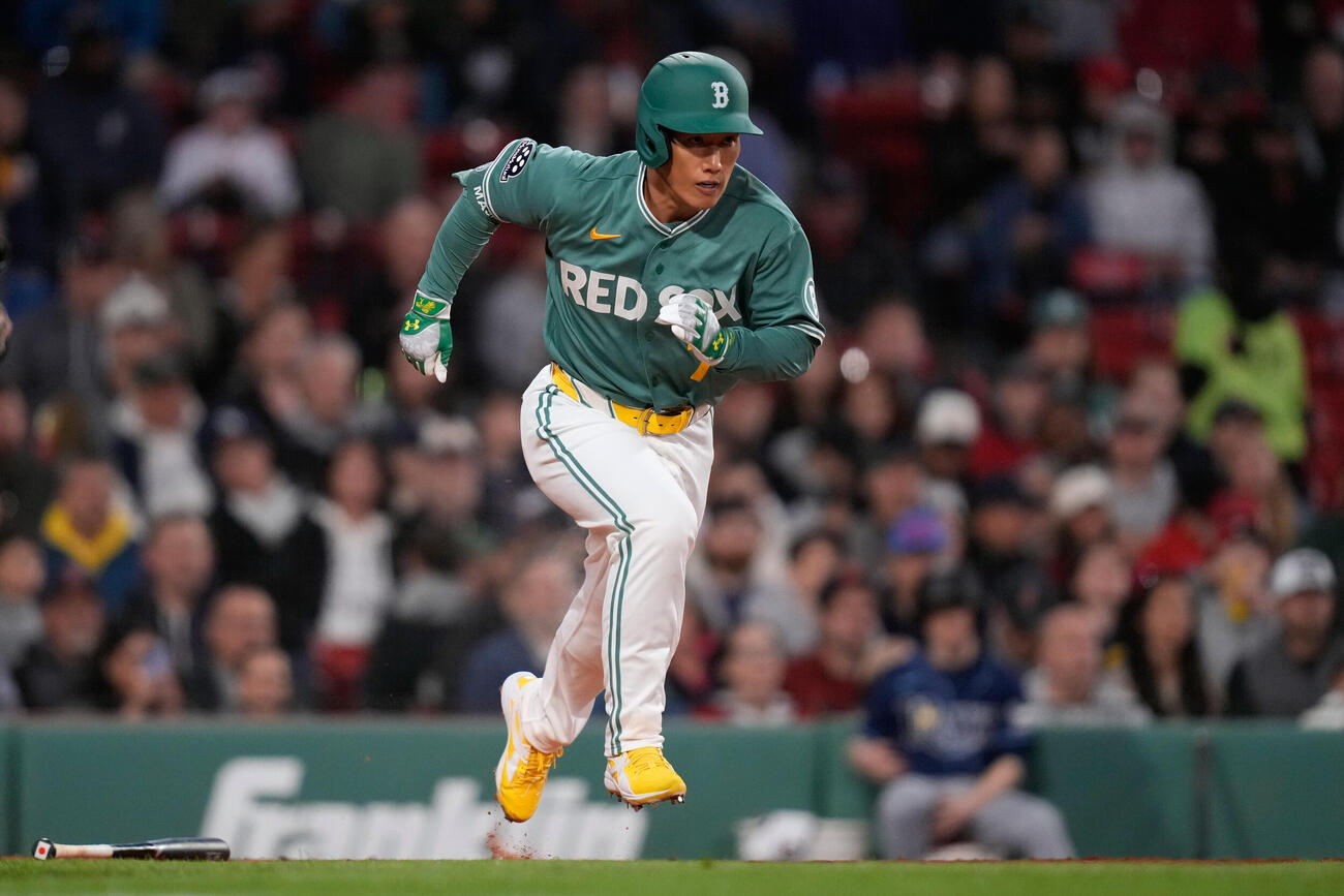3回、一塁ゴロで走るレッドソックス吉田正尚（AP）