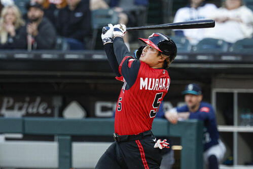 データ】史上初 村上宗隆8カード連続初戦本塁打 87年エディ・マレーを