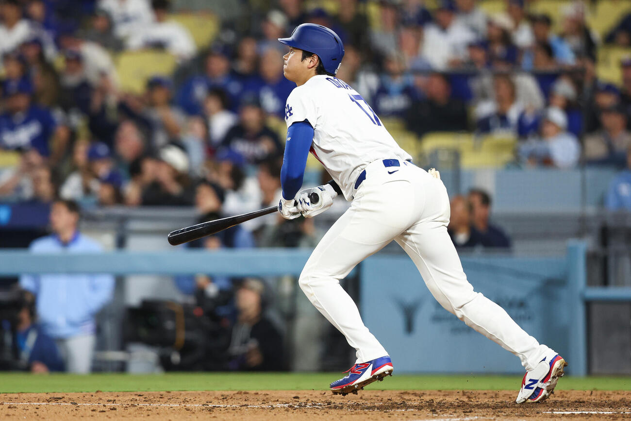ブレーブス戦8回にヒットを放ったドジャース大谷翔平（AP）