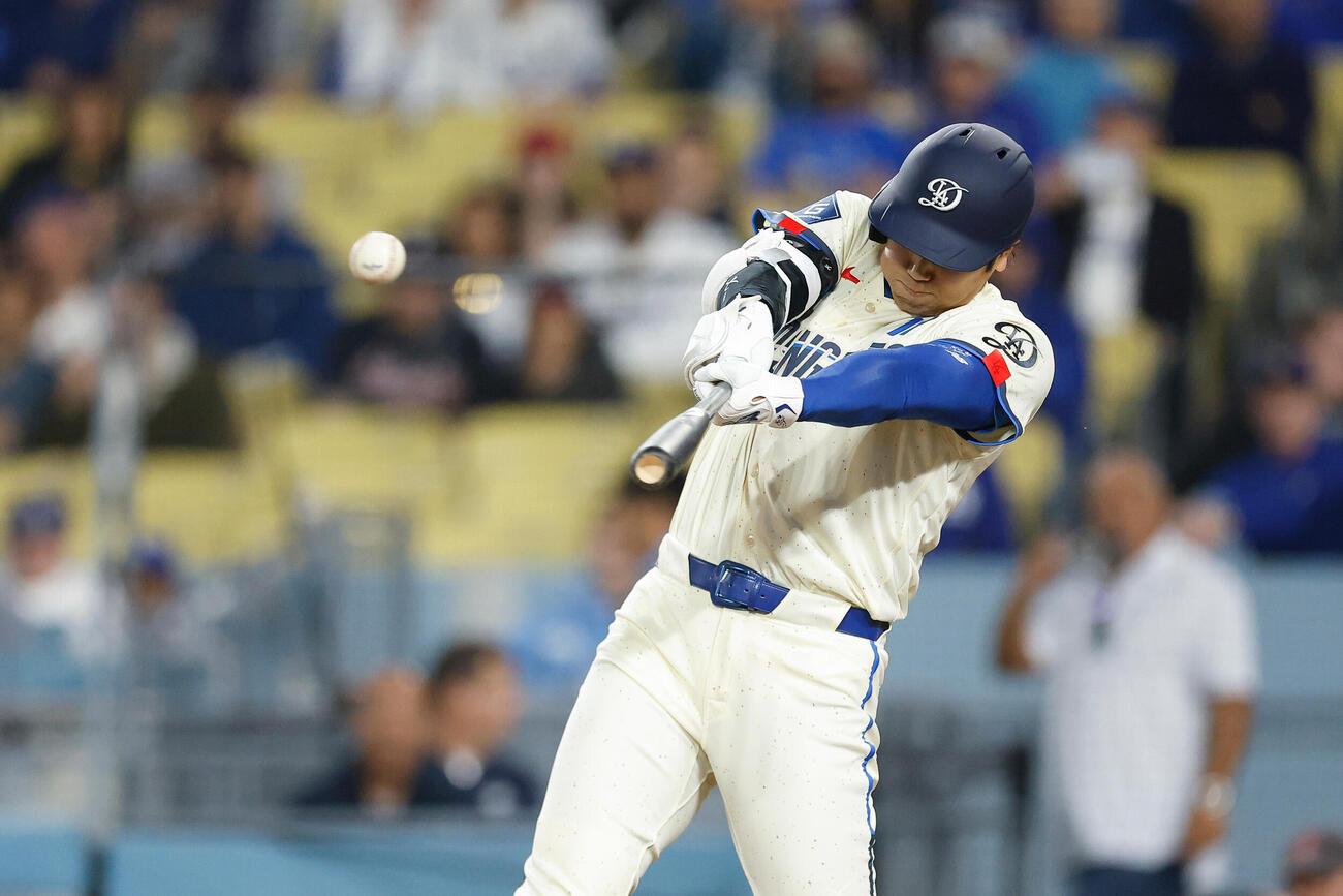 8回、左前安打を放つドジャース大谷(AP)