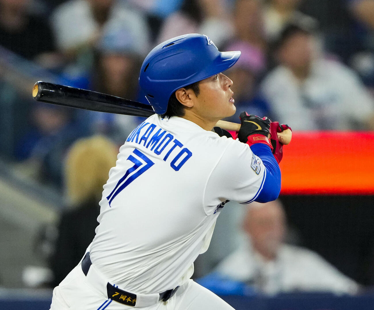 エンゼルス戦の5回、適時打を放つブルージェイズ・岡本＝トロント（ゲッティ＝共同）