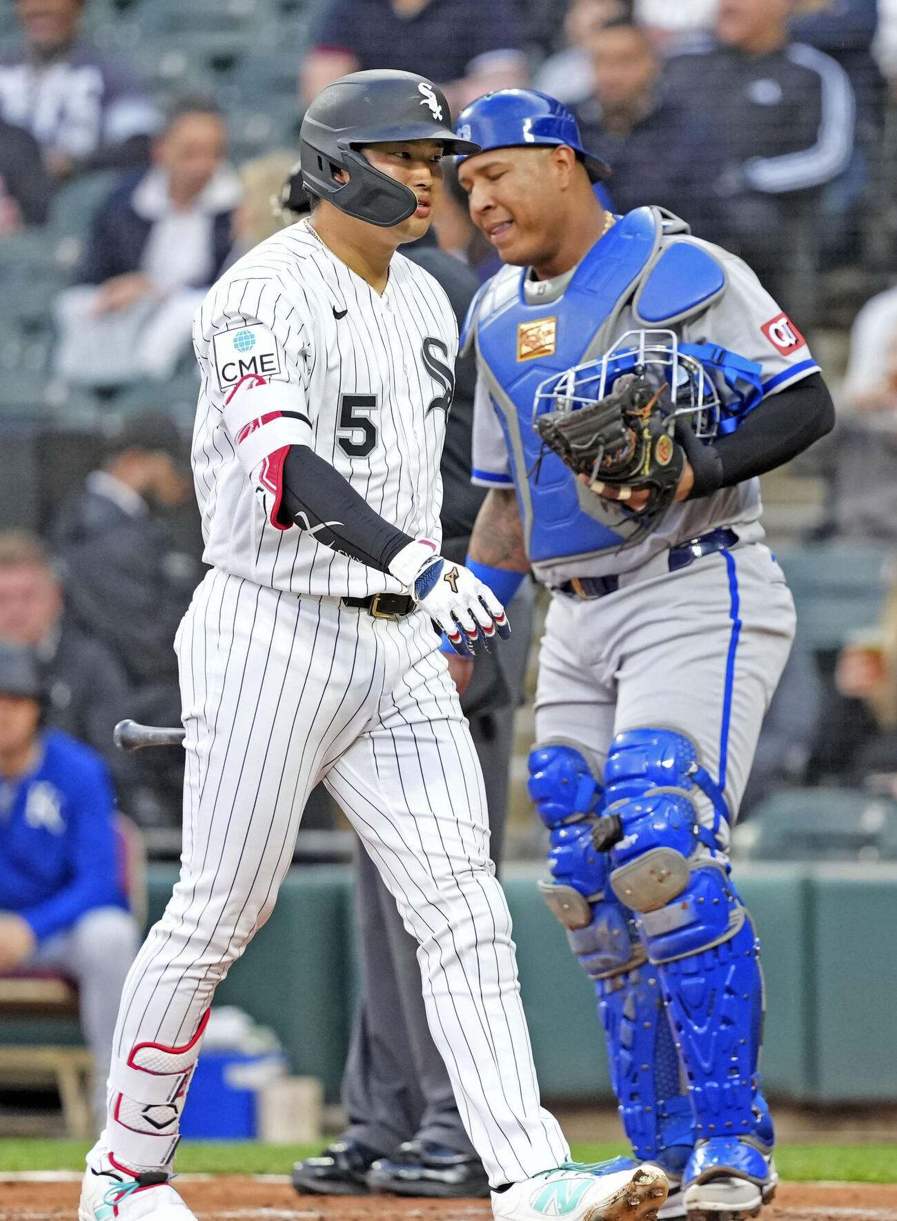 ロイヤルズ戦の1回、空振り三振に倒れたホワイトソックス・村上＝シカゴ（共同）