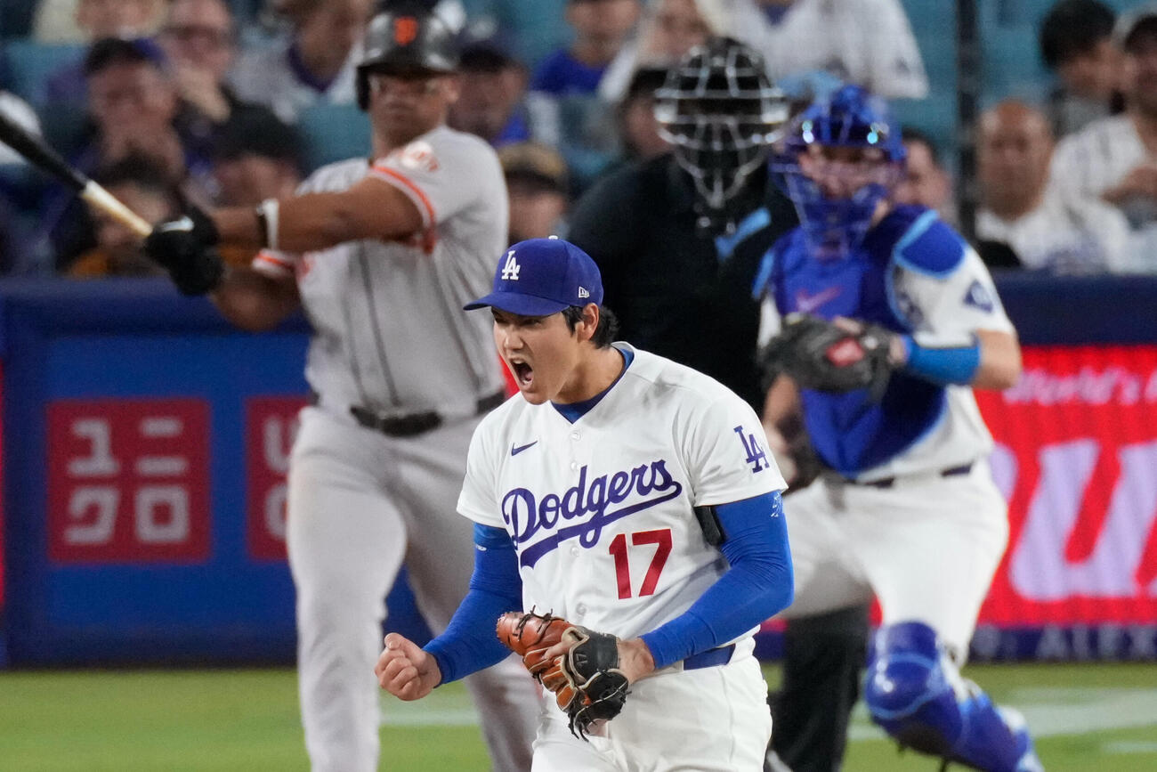 6回、デバースを三振に仕留めたドジャース大谷(AP)