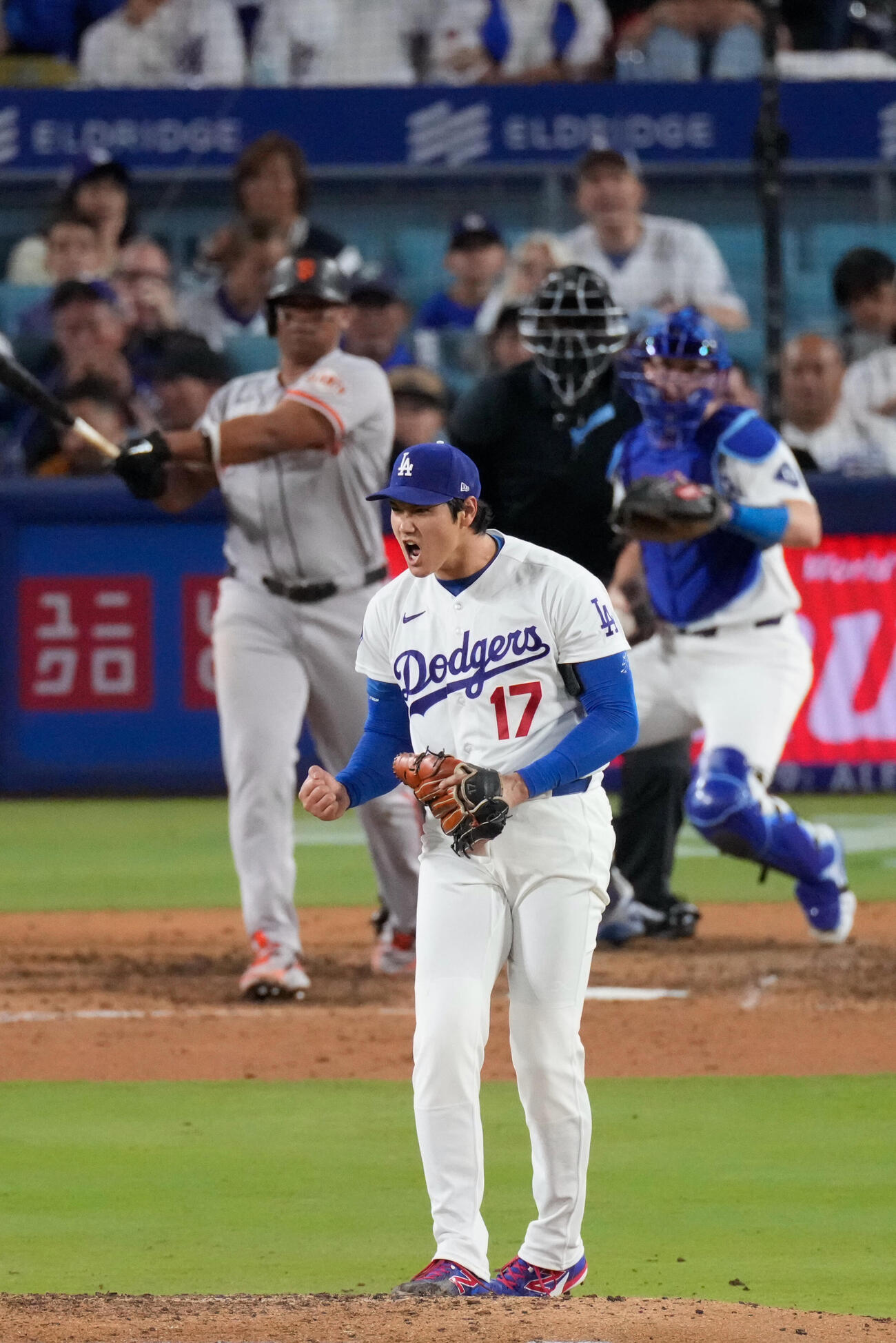 6回、デバースを三振に仕留めたドジャース大谷(AP)