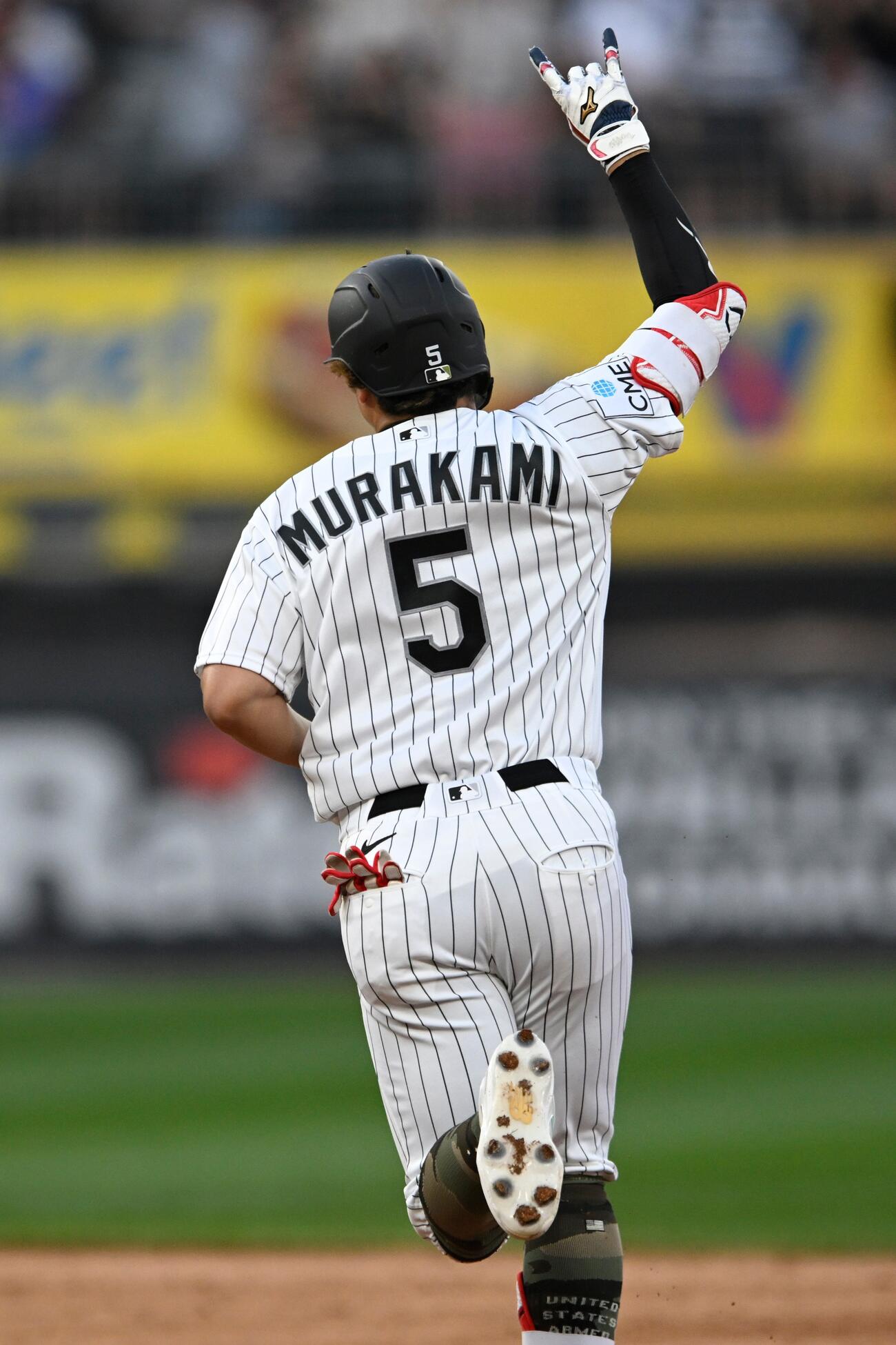 村上宗隆は5回に2打席連続となる17号2ランを放った（AP)