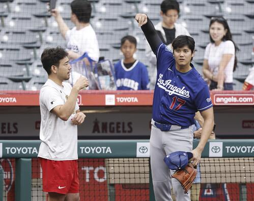 大谷翔平、試合前にエンゼルス時代の盟友トラウトと再会 投手練習後に